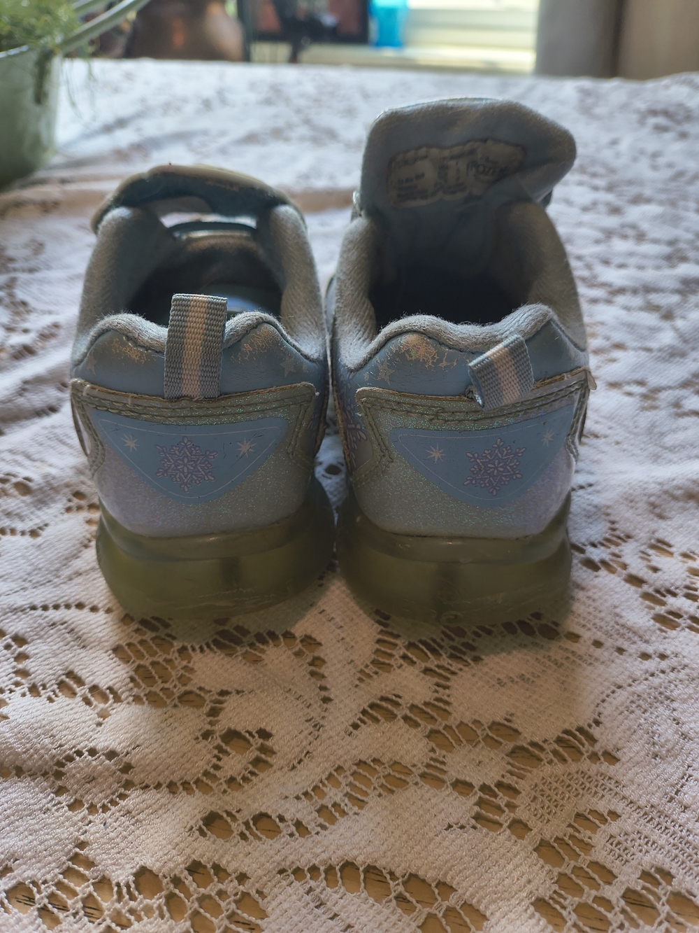 Light up Disney Frozen Elsa holographic blue sneakers size 8 toddler - Picture 10 of 10